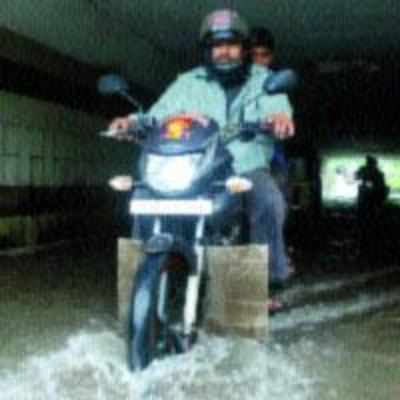 Heavy showers inundate Airoli underpass once again