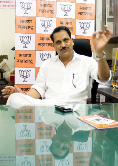No Shiv Sena leader to be inducted in Maha govt tomorrow: BJP