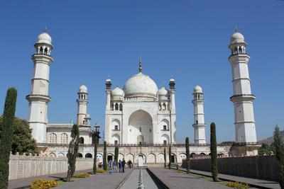 Mughal descendant wants holding of prayers in 'Bibi ka Maqbara' mosque