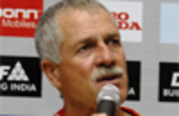Home side should have a say in preparing pitches: Jennings 