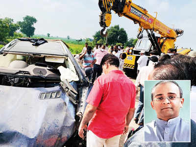 Corporator Tapan Patel dies after his Mercedes crashes into divider