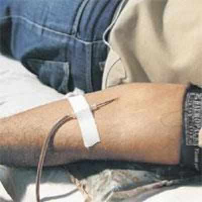 Doctors to donate blood