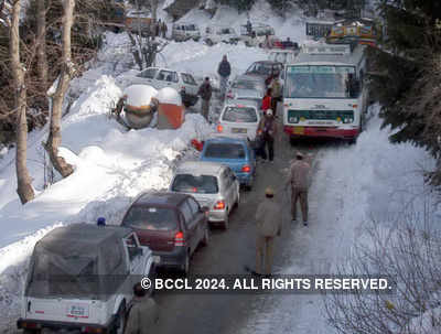 Uttarakhand snowfall: 66 pilgrims, 39 officials from Andhra Pradesh stranded in Uttarakhand