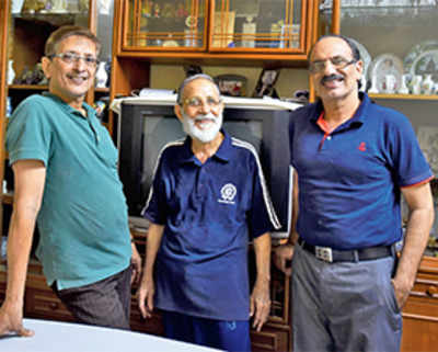 Parsis chip in with blue-collar work