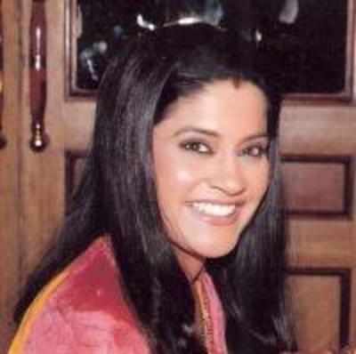 Actress Renuka Shahane debuts as film director