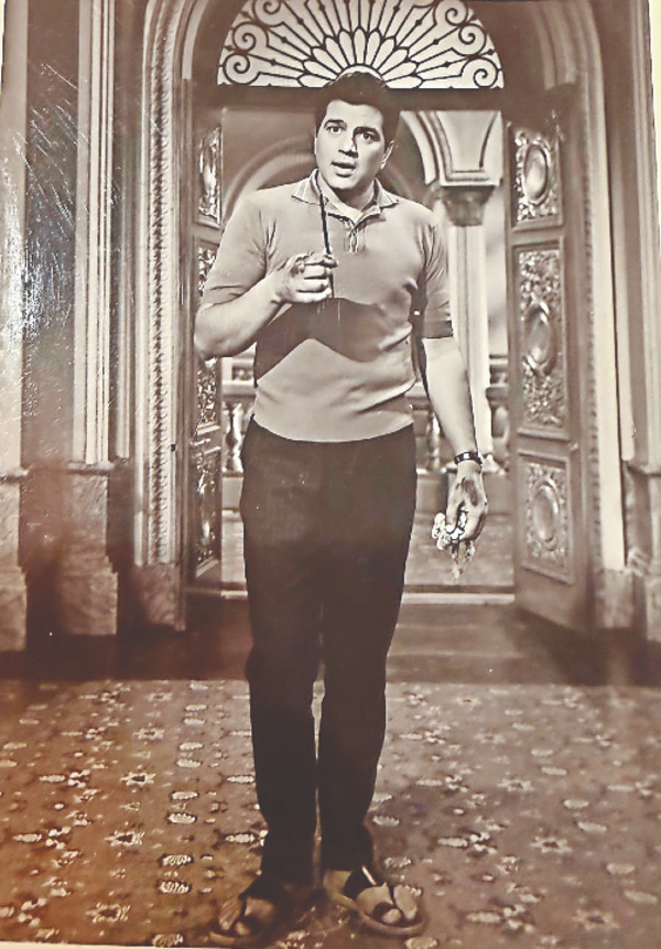 Dharmendra passes away: Learn The Kollywood Stories of A Bollywood Hero