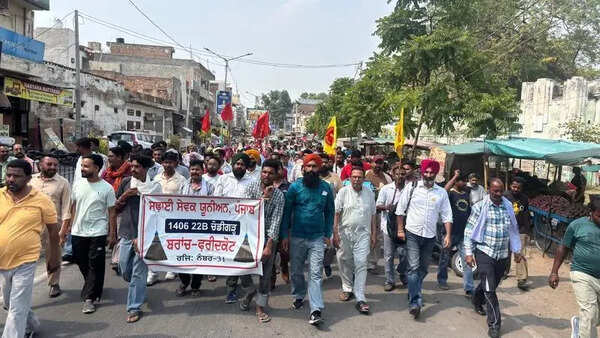 Garbage heaps mount, but Punjab sanitaton workers refuse to end stir