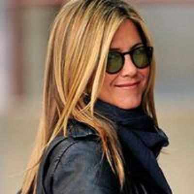 Jennifer Aniston invites three exes to her holiday party
