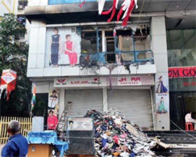 Garment shop gutted in Dadar mall fire