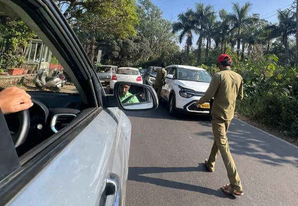 Tourists headed to Mahabaleshwar baffled over toll collection in Panchgani; municipal council official says staff told not to collect fee