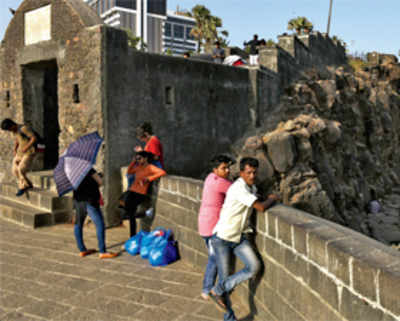 Promenade around Bandra Fort runs into heritage concerns