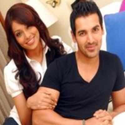 John-Bipasha bond with same friends