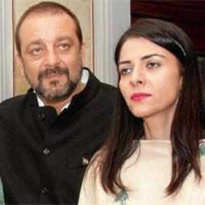 Sanjay Dutt patches up with sisters