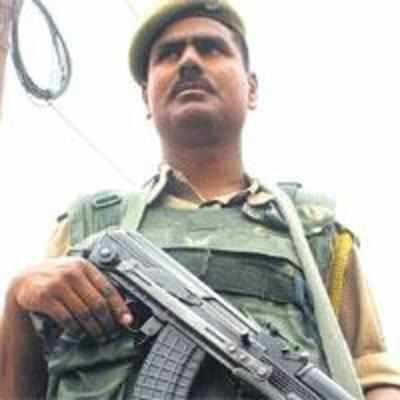 Grenade hit injures 15 in Srinagar