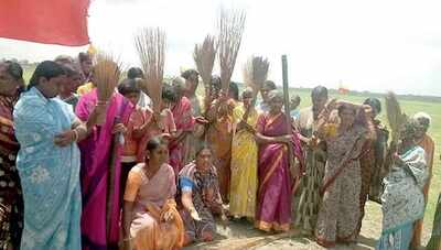 Water woes: Women hurl abuses at Karnataka govt