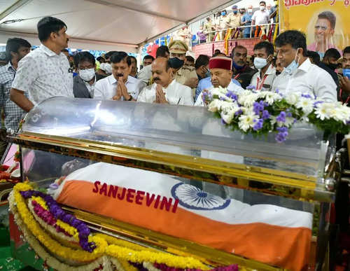 Puneeth Rajkumar live updates: Last rites performed with state honours ...