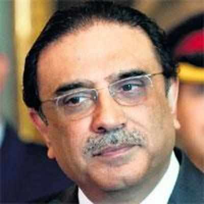 Zardari chairs crisis meeting; Awan's warrant withdrawn