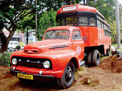 Vintage bus goes on display in Shanthinagar