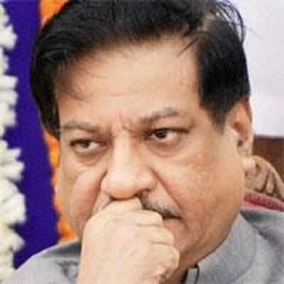 Vibrant Gujarat takes shine off Maharashtra CM