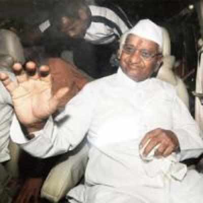 Police take jail out of Anna Hazare's Jail Bharo andolan