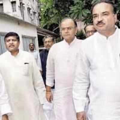 Nitish meets BJP leaders after ad row