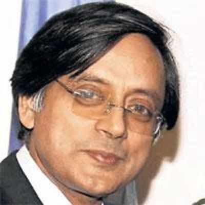 Tharoor wants Indo-Pak cricket series in USA