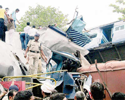 4o feared dead in train accident in UP