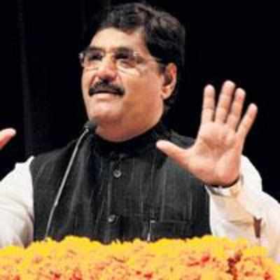 DF is just a tender government: Munde