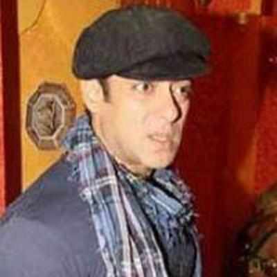 Salman won't accept SRK's apology