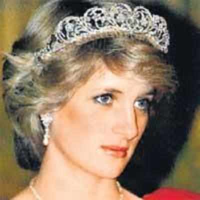 Flag won't fly half-mast for Diana's 10th death anniversary: Queen