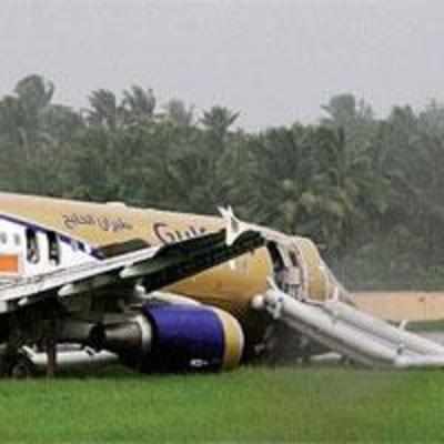 Plane skids off at kochi, 7 hurt
