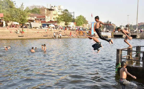 Warm days, cool nights in Nashik city after rain