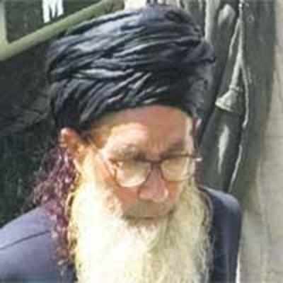 Pak probes hardline cleric's Taliban ties