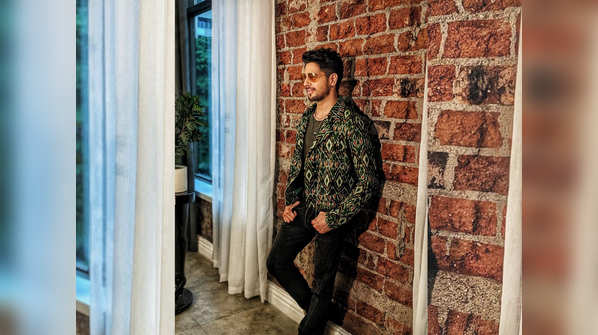 Sidharth Malhotra shares a dapper picture of himself with his fans