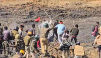 Residents resist SECL land takeover; stone pelting erupts as villagers clash with cops