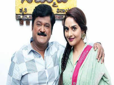 Jaggesh in two love triangles