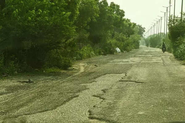 Noida set to repair Pushta road to ease eway gridlock