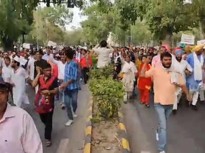 Fake alert: Old video of AAP protest shared as people marching towards PM’s residence over economic slowdown