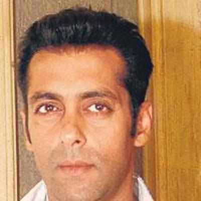 Salman Khan changed the shooting schedule of Dus Ka Dum to afternoon to attend the premiere of Jaane Tu...