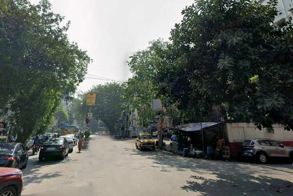 4 in cop custody for assaulting man, fleeing with Rs 2.5L cash
