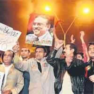 Pak SC, Zardari lock horns in judge row