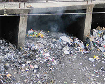 Activist complains of trash burning, railway passes the buck to BMC