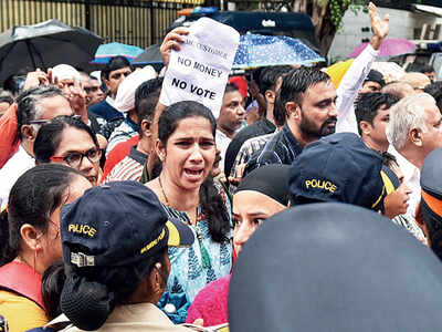 PMC Bank depositors protest outside RBI headquarters