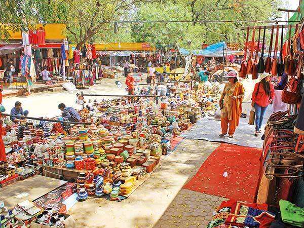 Dip in sales for artisans due to a 'dull' Taj Mahotsav this year?