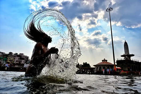 Temperatures soar across Maharashtra, but heatstroke cases down to 175 after revision; deaths 6