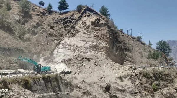 Massive landslide blocks Niti-Malari highway in Chamoli
