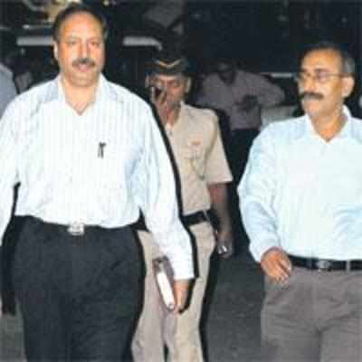 Government to pay Karkare's insurance amount, says Patil