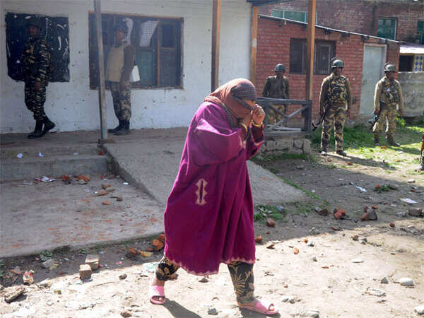 Kashmir sees sharp decline in tourists this year due to political situation