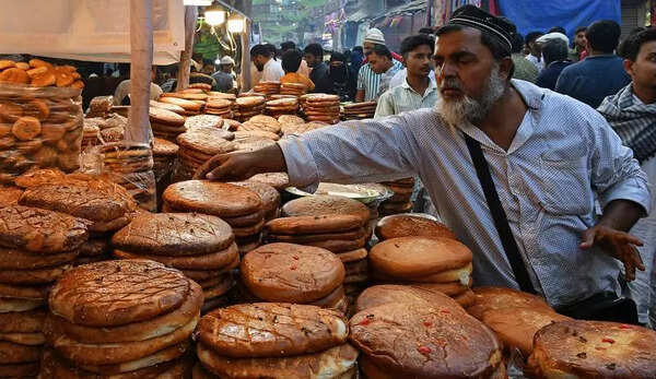Zakaria St Ramzan bazaar turns heritage walk zone