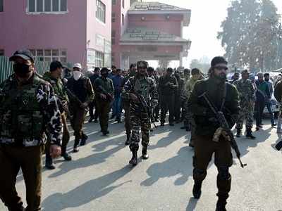 Kashmir: Terrorists shoot police officer in Anantnag